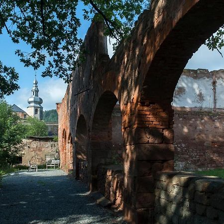 Zamek Sarny - Schloss Scharfeneck كوادسكوم المظهر الخارجي الصورة