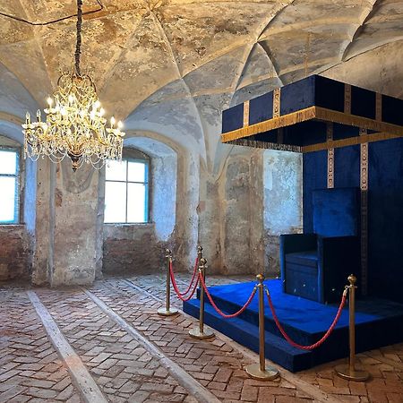 Zamek Sarny - Schloss Scharfeneck كوادسكوم المظهر الخارجي الصورة