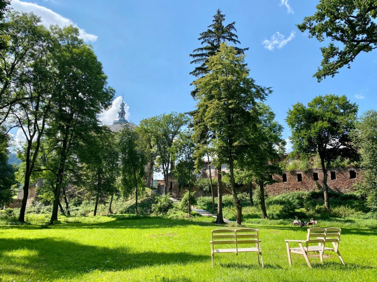 Zamek Sarny - Schloss Scharfeneck كوادسكوم المظهر الخارجي الصورة