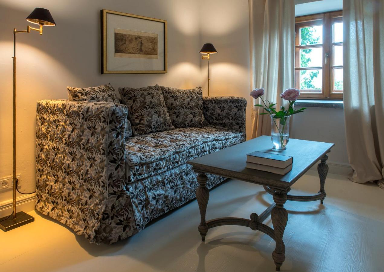 Zamek Sarny - Schloss Scharfeneck كوادسكوم المظهر الخارجي الصورة