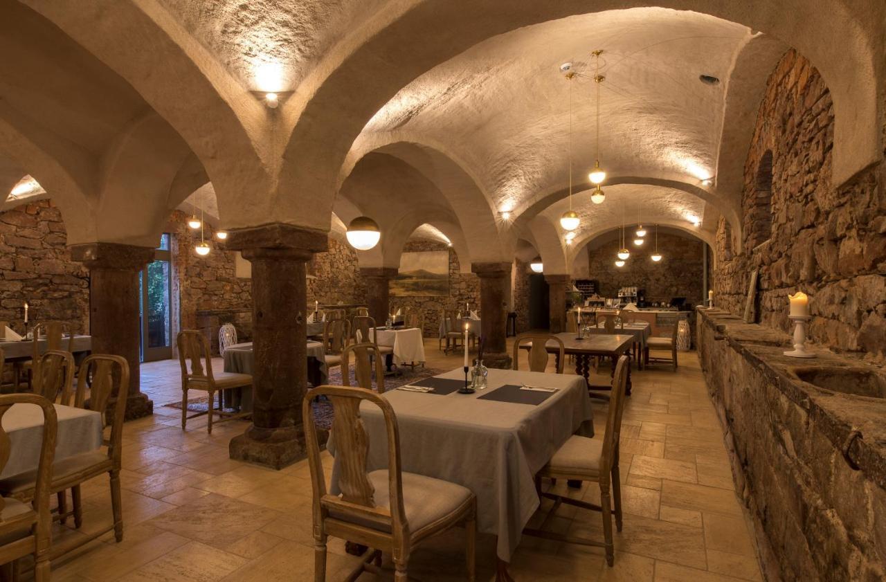 Zamek Sarny - Schloss Scharfeneck كوادسكوم المظهر الخارجي الصورة