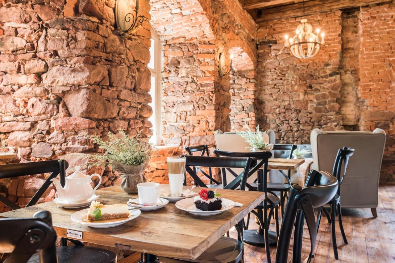 Zamek Sarny - Schloss Scharfeneck كوادسكوم المظهر الخارجي الصورة