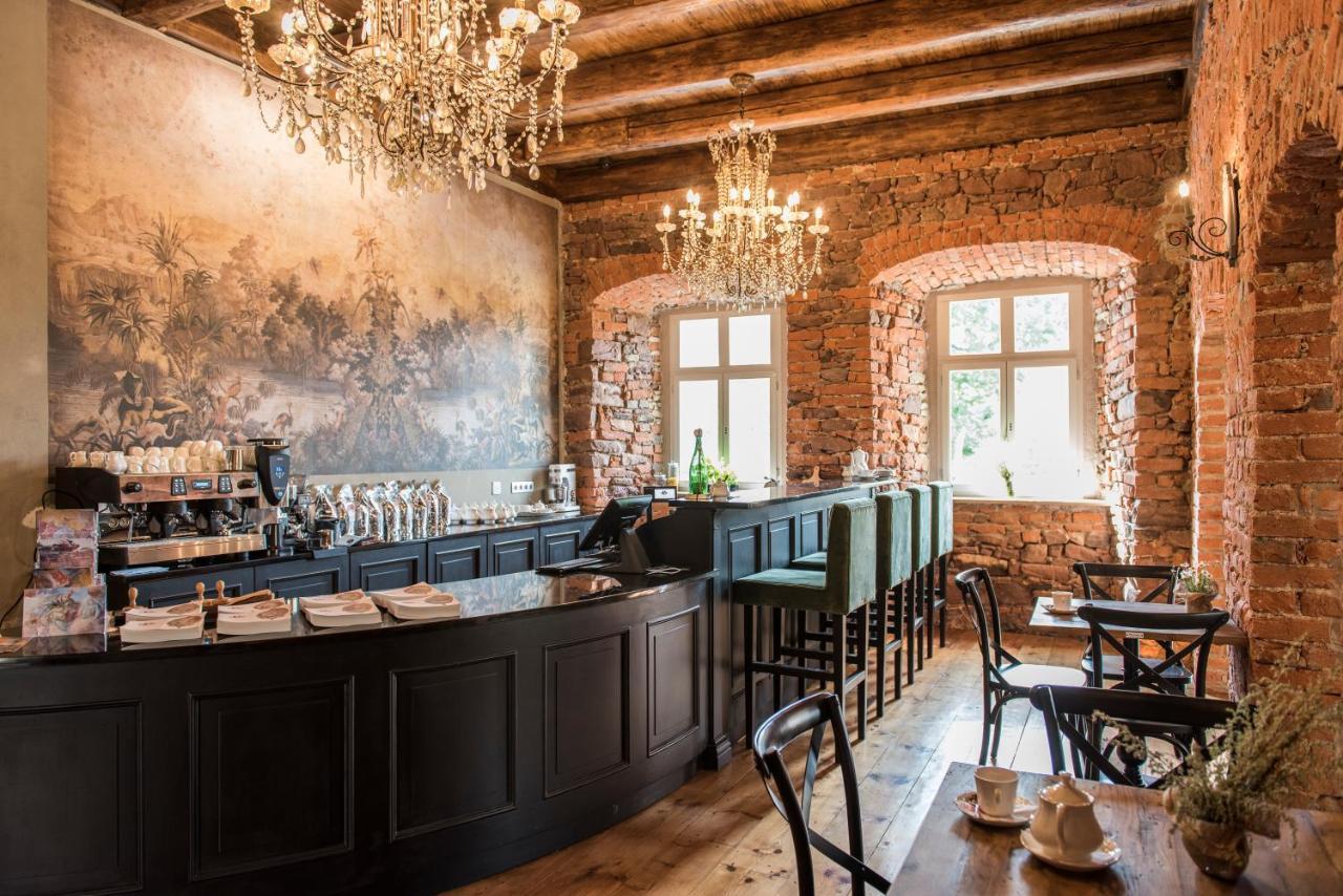 Zamek Sarny - Schloss Scharfeneck كوادسكوم المظهر الخارجي الصورة
