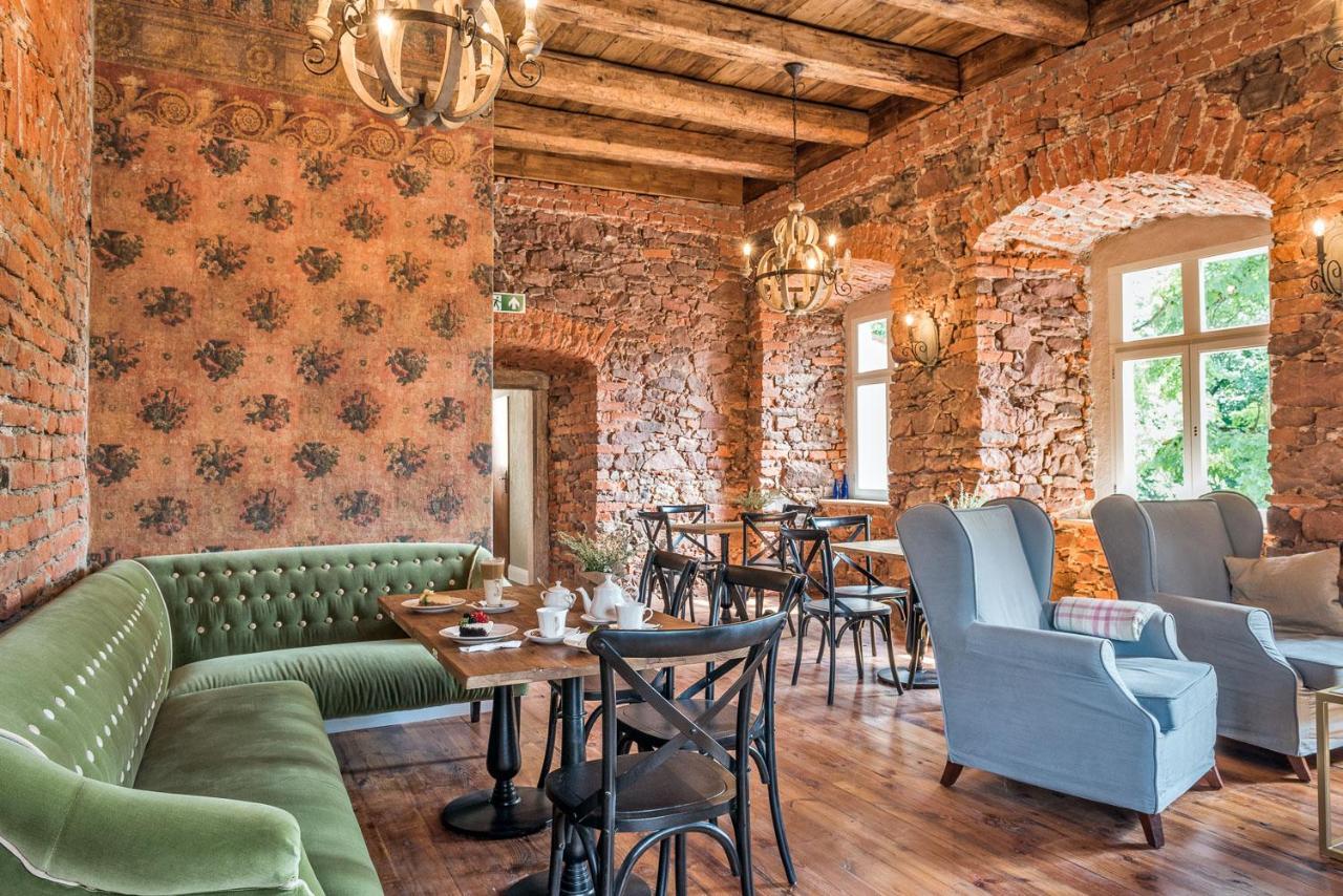 Zamek Sarny - Schloss Scharfeneck كوادسكوم المظهر الخارجي الصورة